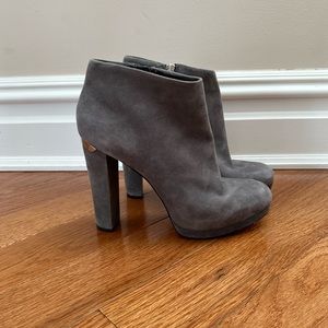 MICHAEL KORS Woman’s Grey Suede Booties